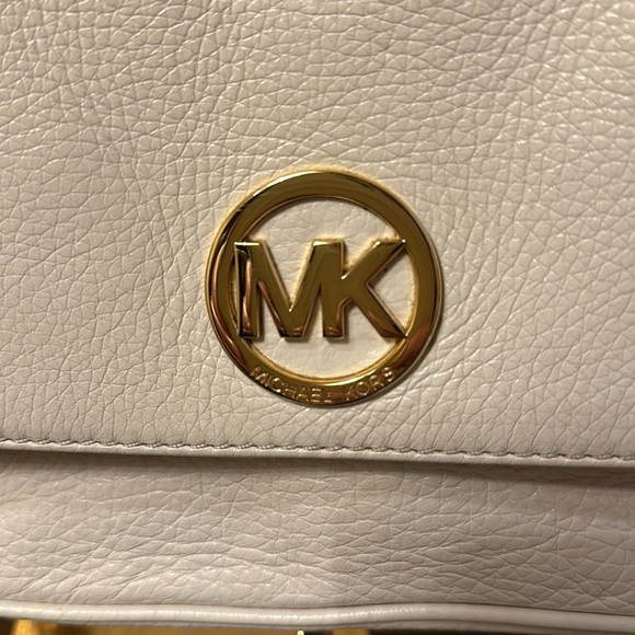 Michael Kors White Shoulder Bag or Crossbody with adjustable chain - Picture 2 of 8